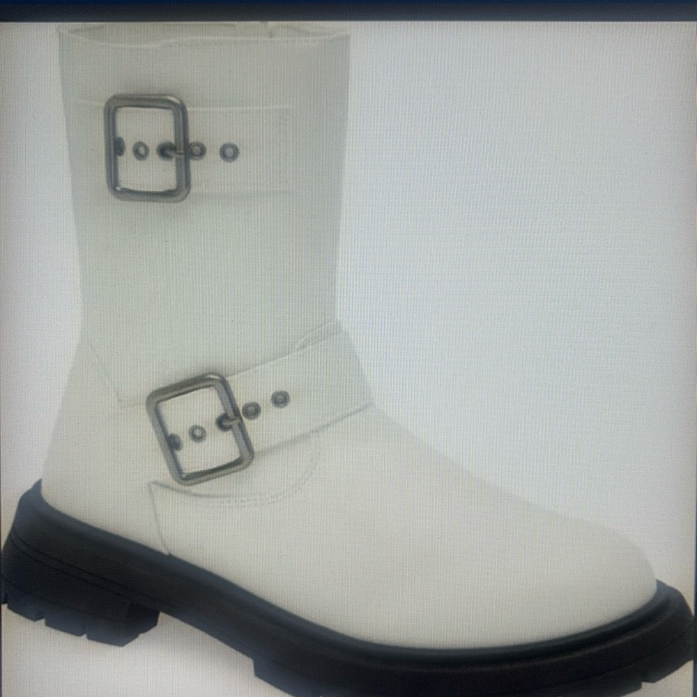 New Women’s Wild Diva Buckle Combat Boots.  Size 6. White